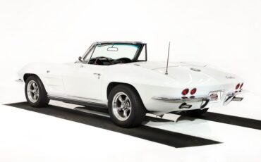 Unknown-Corvette-1964-Ermine-White-Black-Leather-10