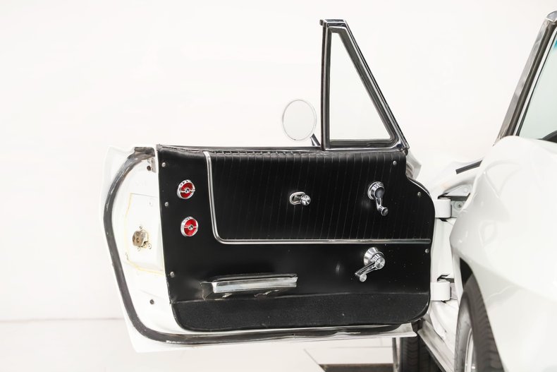 Unknown-Corvette-1964-Ermine-White-Black-Leather-11