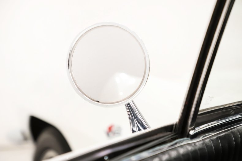 Unknown-Corvette-1964-Ermine-White-Black-Leather-13
