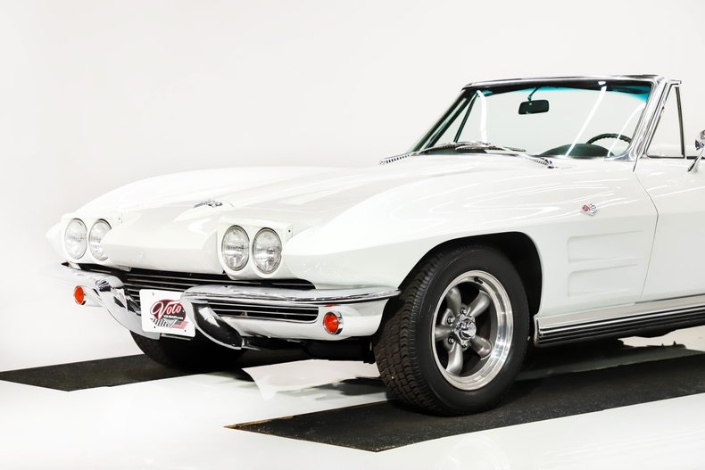 Unknown-Corvette-1964-Ermine-White-Black-Leather-14
