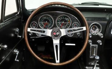 Unknown-Corvette-1964-Ermine-White-Black-Leather-19