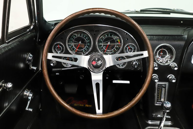 Unknown-Corvette-1964-Ermine-White-Black-Leather-19