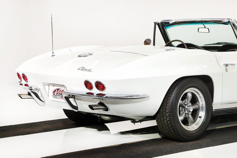 Unknown-Corvette-1964-Ermine-White-Black-Leather-20