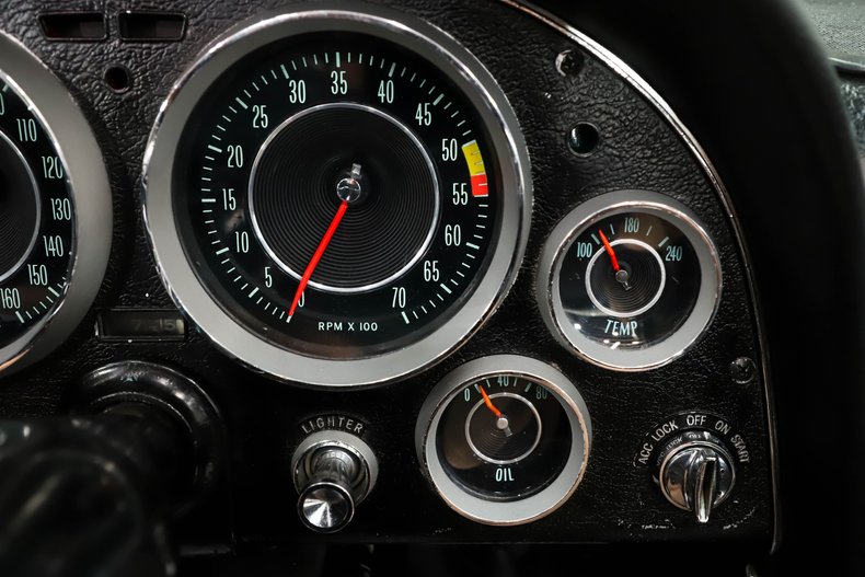 Unknown-Corvette-1964-Ermine-White-Black-Leather-22