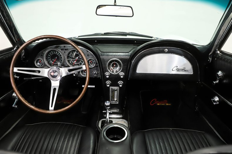 Unknown-Corvette-1964-Ermine-White-Black-Leather-24
