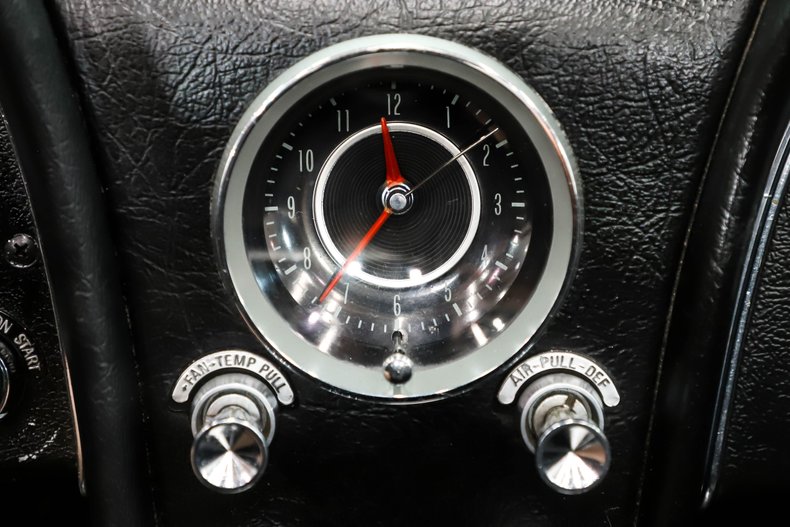Unknown-Corvette-1964-Ermine-White-Black-Leather-25