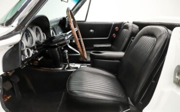 Unknown-Corvette-1964-Ermine-White-Black-Leather-28