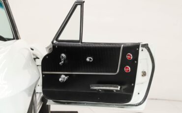 Unknown-Corvette-1964-Ermine-White-Black-Leather-3
