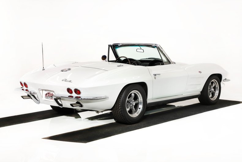 Unknown-Corvette-1964-Ermine-White-Black-Leather-30