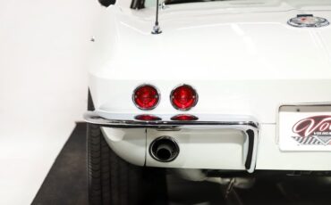 Unknown-Corvette-1964-Ermine-White-Black-Leather-33