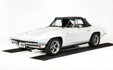 Unknown-Corvette-1964-Ermine-White-Black-Leather-34