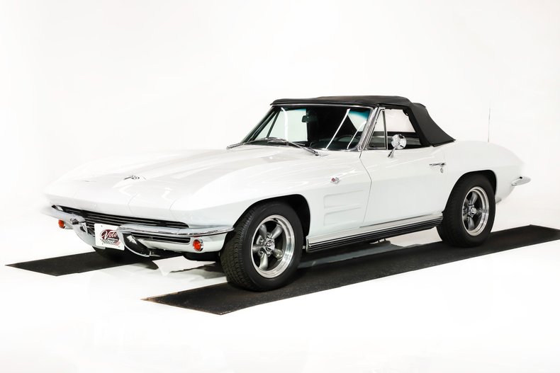 Unknown-Corvette-1964-Ermine-White-Black-Leather-34