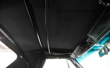 Unknown-Corvette-1964-Ermine-White-Black-Leather-36