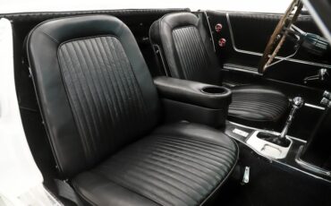 Unknown-Corvette-1964-Ermine-White-Black-Leather-38