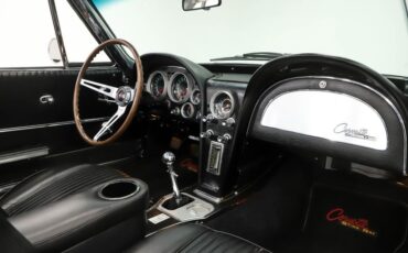 Unknown-Corvette-1964-Ermine-White-Black-Leather-5