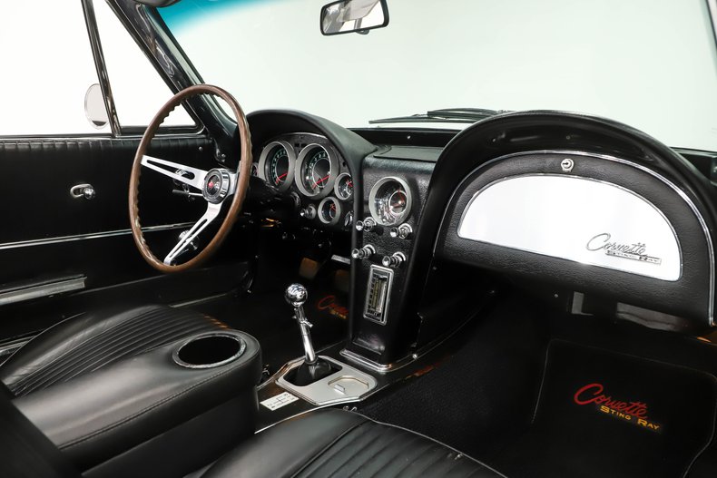 Unknown-Corvette-1964-Ermine-White-Black-Leather-5