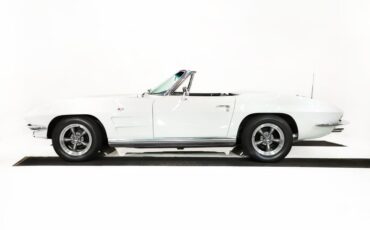 Unknown-Corvette-1964-Ermine-White-Black-Leather-6