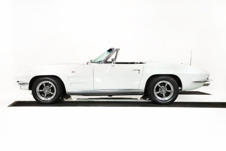 Unknown-Corvette-1964-Ermine-White-Black-Leather-6