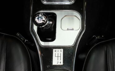 Unknown-Corvette-1964-Ermine-White-Black-Leather-8