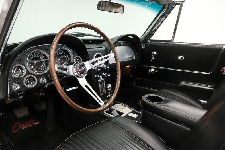 Unknown-Corvette-1964-Ermine-White-Black-Leather