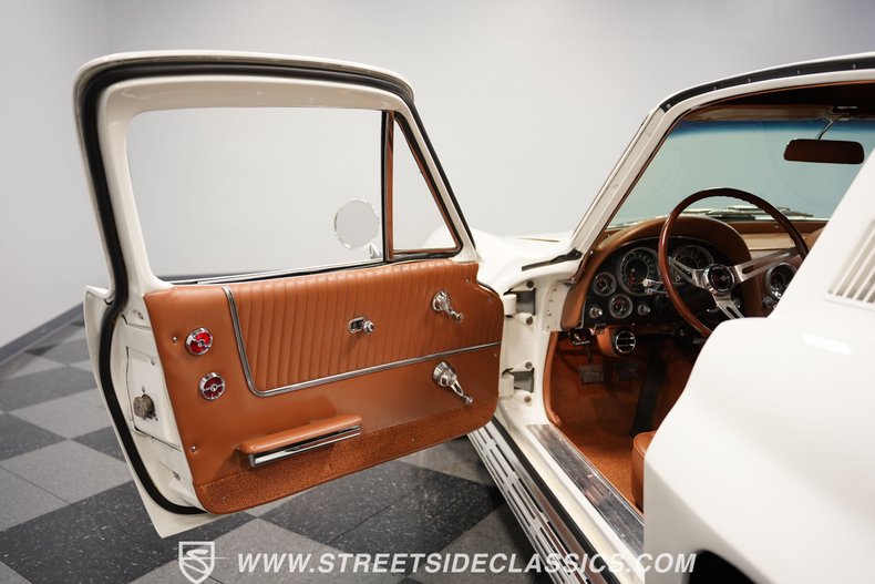 Unknown-Corvette-1964-Ermine-White-Saddle-13