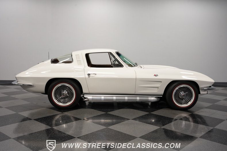 Unknown-Corvette-1964-Ermine-White-Saddle-15