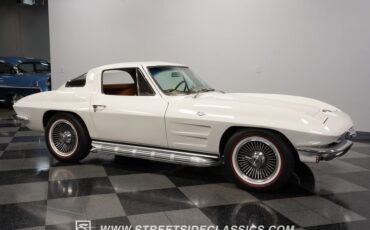 Unknown-Corvette-1964-Ermine-White-Saddle-16