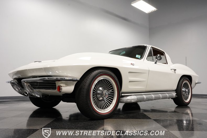 Unknown-Corvette-1964-Ermine-White-Saddle-22