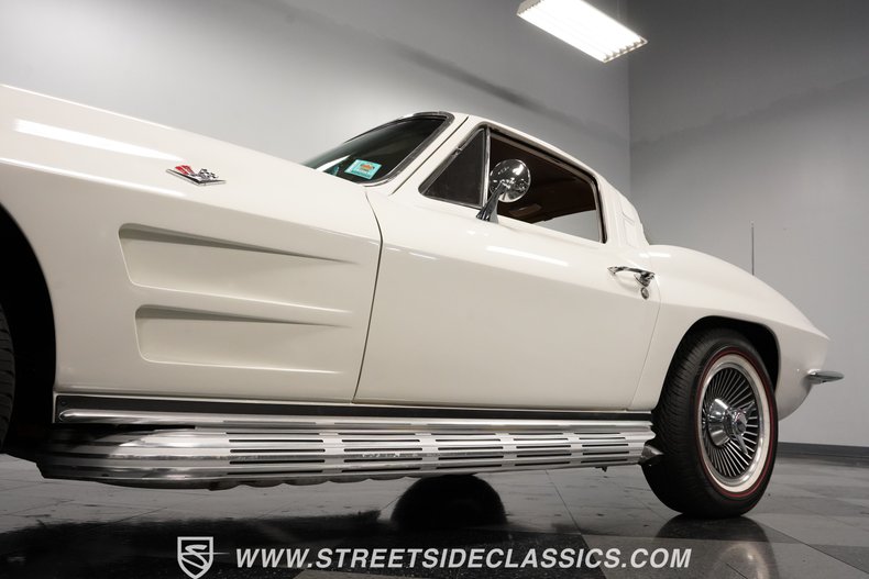 Unknown-Corvette-1964-Ermine-White-Saddle-23
