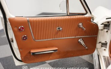 Unknown-Corvette-1964-Ermine-White-Saddle-25