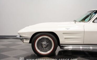 Unknown-Corvette-1964-Ermine-White-Saddle-33