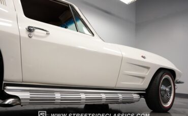 Unknown-Corvette-1964-Ermine-White-Saddle-34
