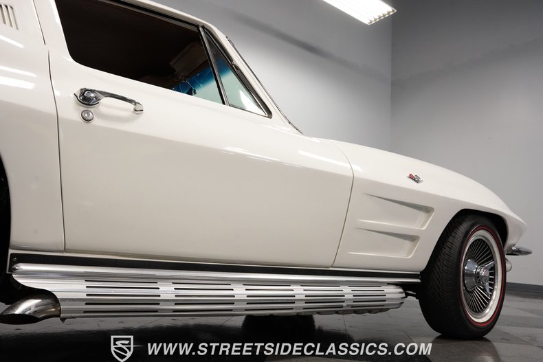 Unknown-Corvette-1964-Ermine-White-Saddle-34