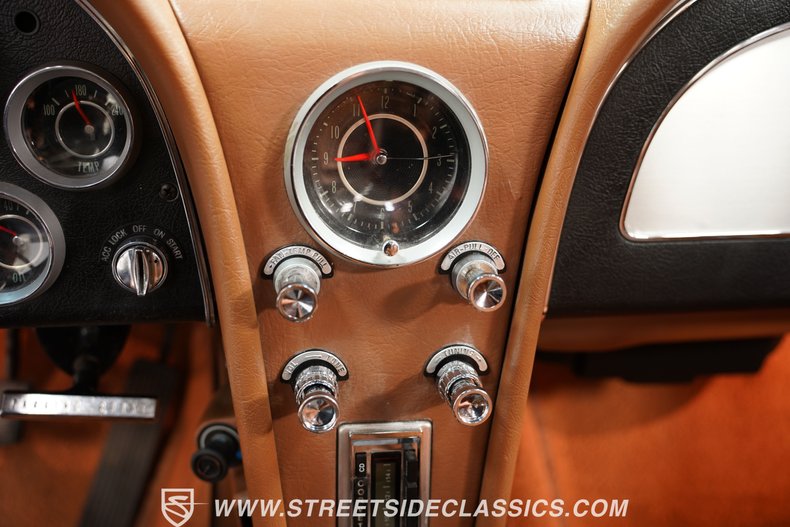 Unknown-Corvette-1964-Ermine-White-Saddle-40