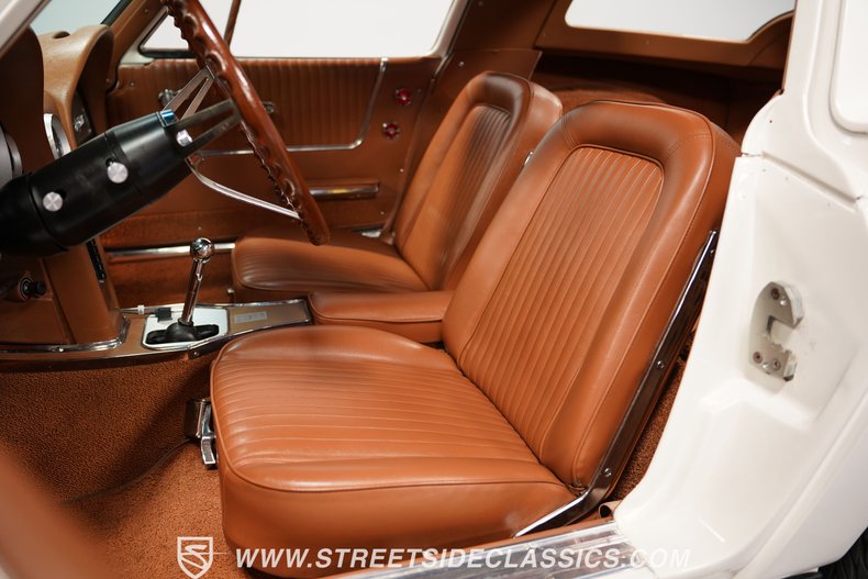 Unknown-Corvette-1964-Ermine-White-Saddle-43