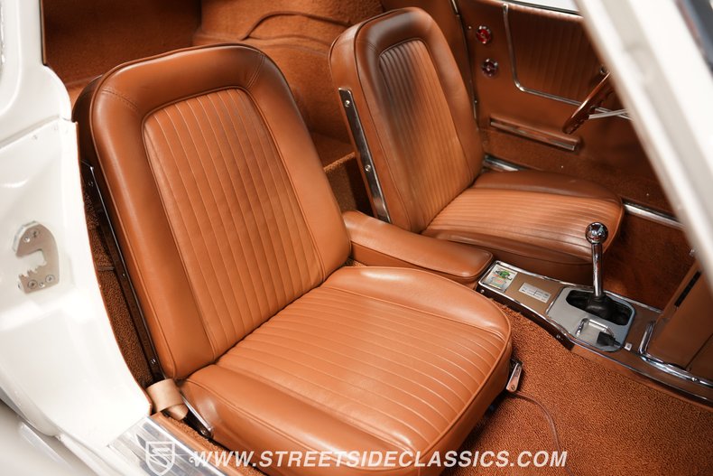 Unknown-Corvette-1964-Ermine-White-Saddle-46