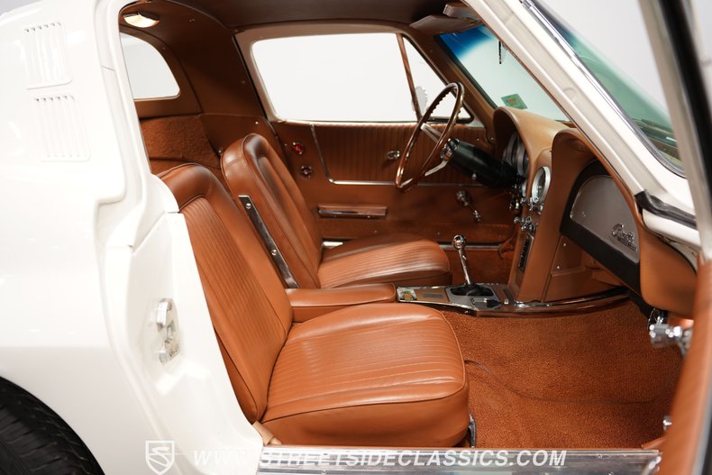 Unknown-Corvette-1964-Ermine-White-Saddle-47