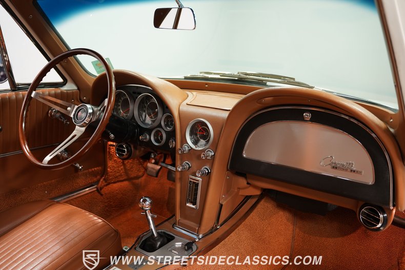 Unknown-Corvette-1964-Ermine-White-Saddle-49