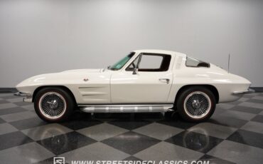 Unknown-Corvette-1964-Ermine-White-Saddle-5