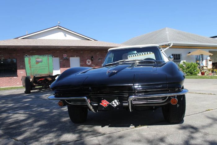 Unknown-Corvette-1964-Tuxedo-black-Black-11