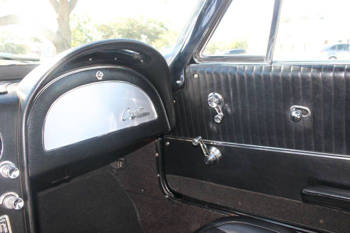 Unknown-Corvette-1964-Tuxedo-black-Black-7