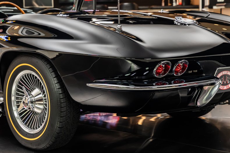 Unknown-Corvette-1965-Black-41