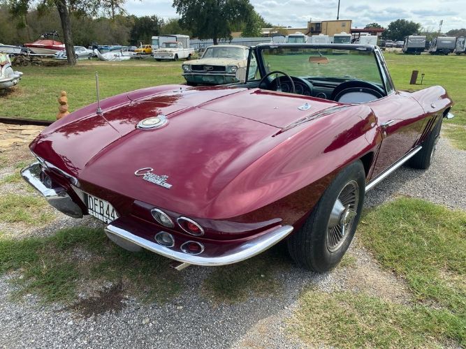 Unknown-Corvette-1965-Burgundy-Black-2