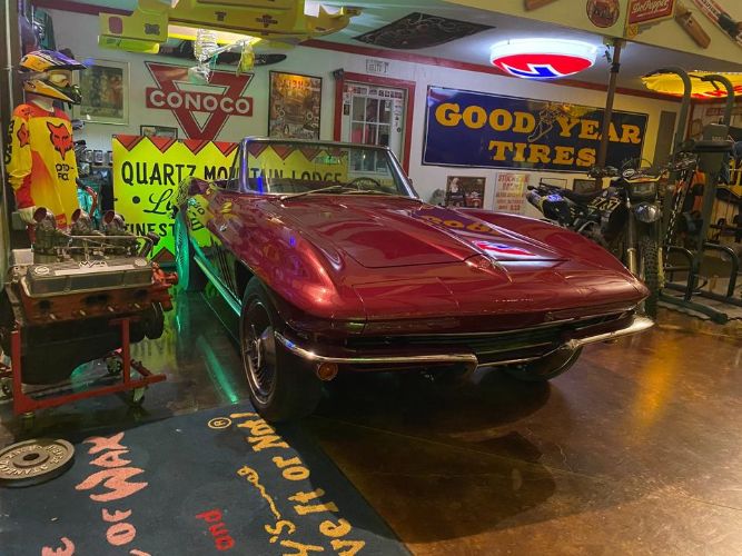 Unknown-Corvette-1965-Burgundy-Black-3