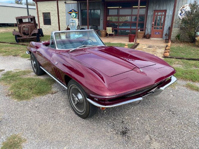 Unknown-Corvette-1965-Burgundy-Black