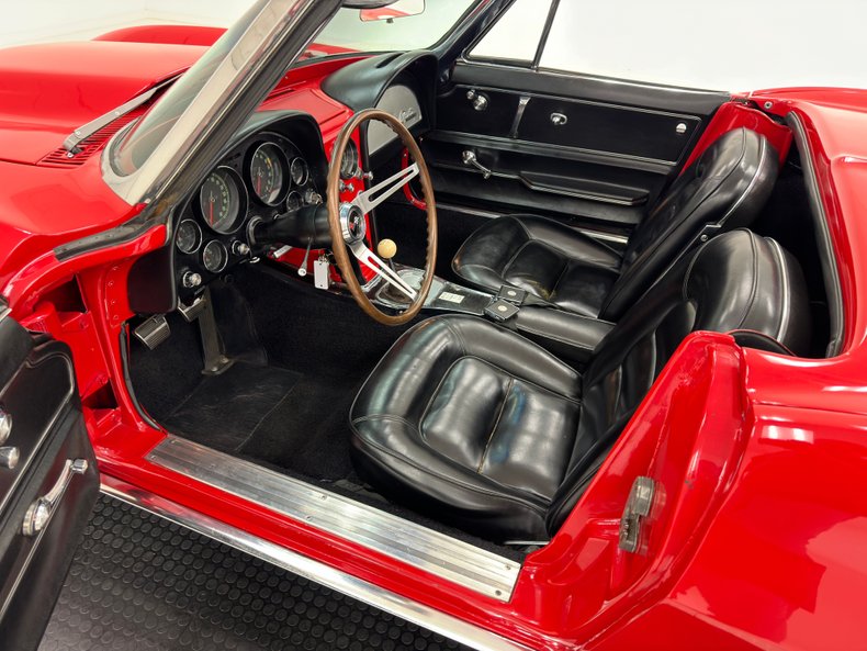 Unknown-Corvette-1965-Rally-Red-Black-32