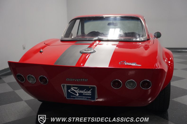 Unknown-Corvette-1965-Rally-Red-Black-40