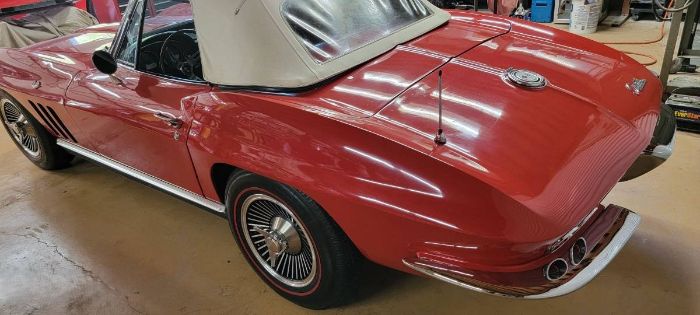 Unknown-Corvette-1965-Red-Black-11