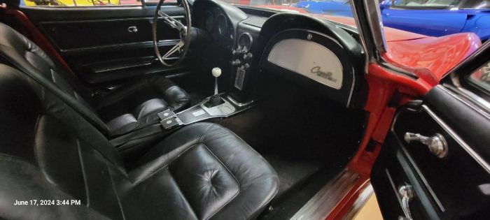 Unknown-Corvette-1965-Red-Black-12