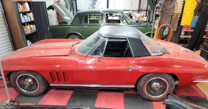 Unknown-Corvette-1965-Red-Black-2